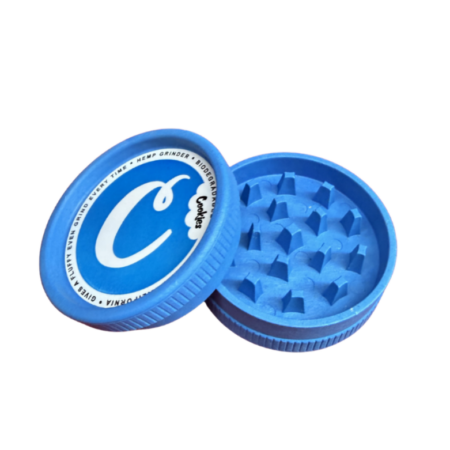 El Grinder Cookies Cookies X Santa Cruz Sheredder es parte del merchandising oficial de la marca referente en cultura cannábica y accesorios 420 en california.